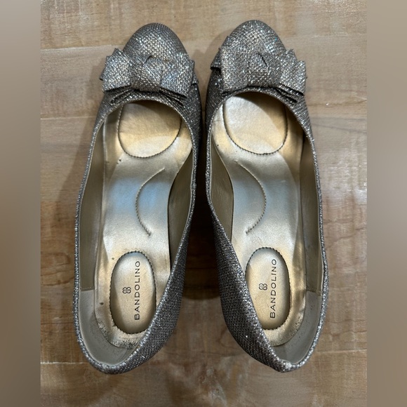 Bandolino metallic sparkles silver bow round toe wedge heels shoes - Picture 3 of 17